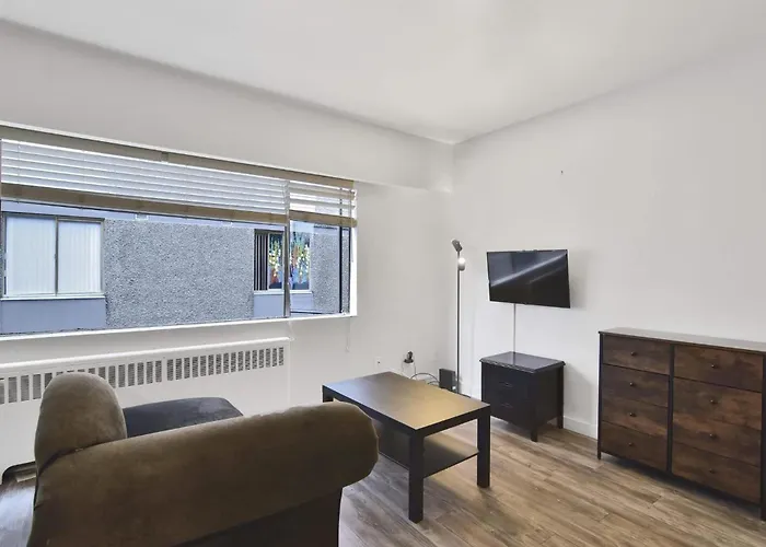 Stylish Downtown Retreat Full Amenities