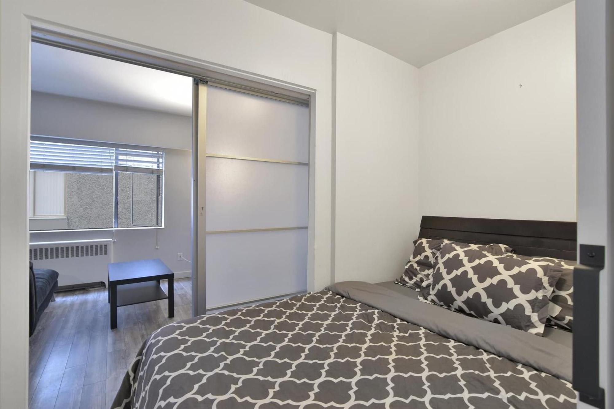 Stylish Downtown Retreat Full Amenities Apartment Vancouver