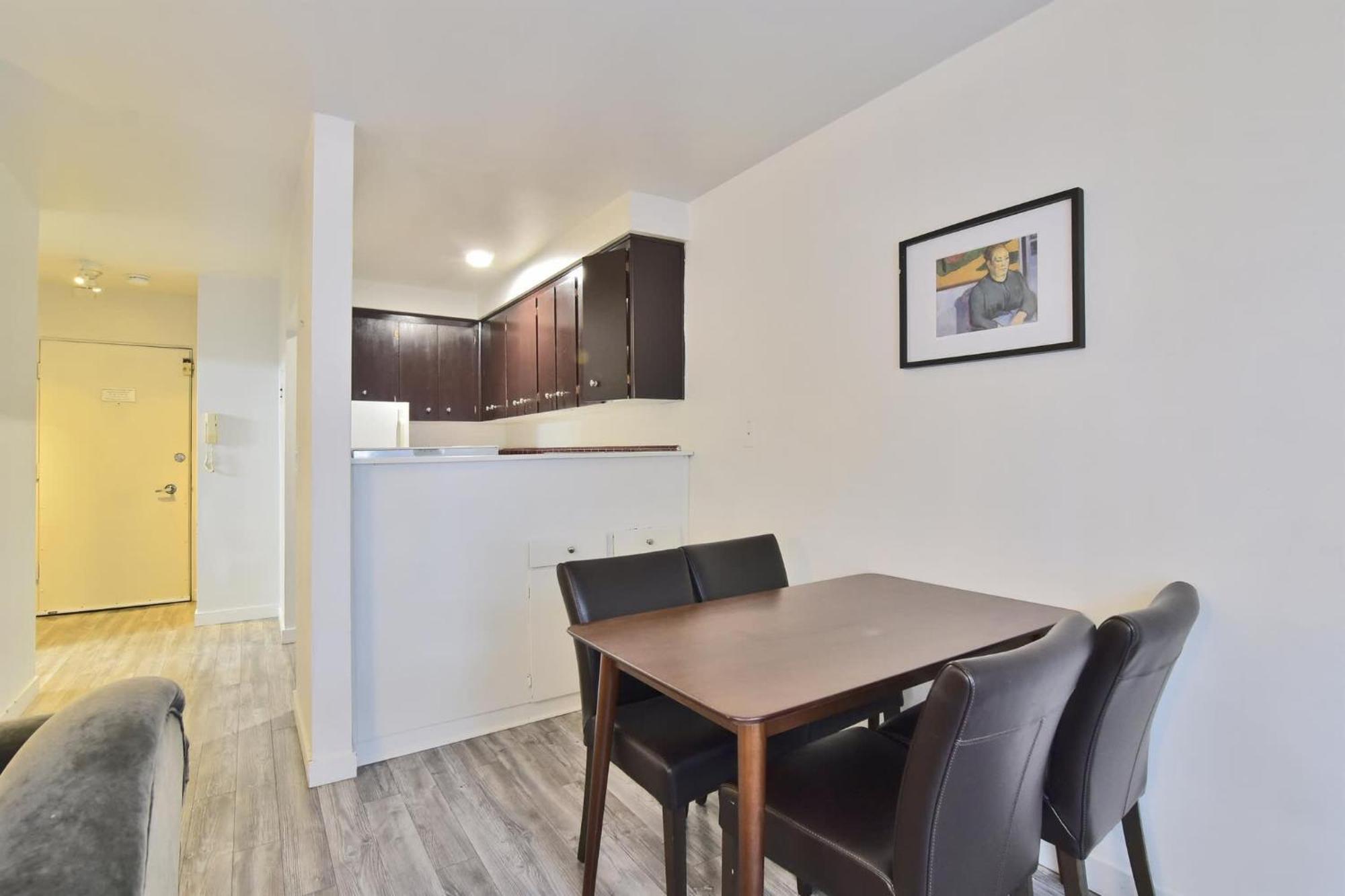 Stylish Downtown Retreat Full Amenities * Vancouver