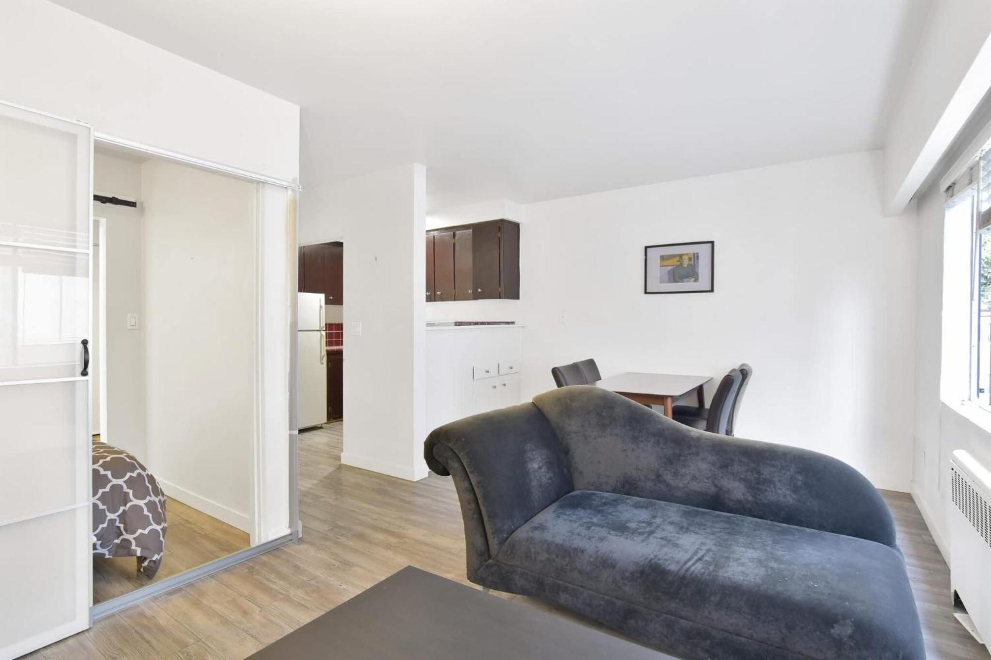 Apartment Stylish Downtown Retreat Full Amenities