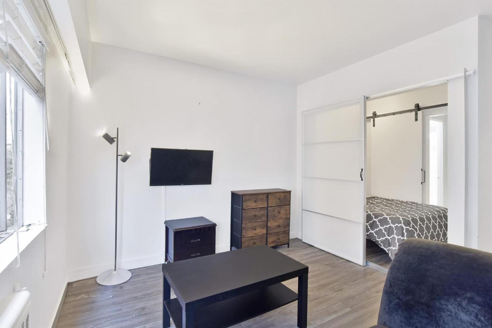 Stylish Downtown Retreat Full Amenities